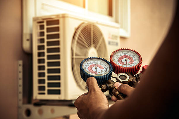 Professional Ac Installation technician working in Crockett, TX